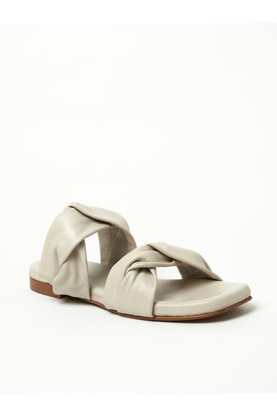 Y.SO صنادل مسطحة للسيدات - كريمي | صنع في الهند