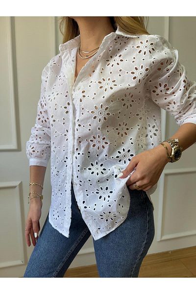 Size Özgü Cămașă albă cu detalii florale