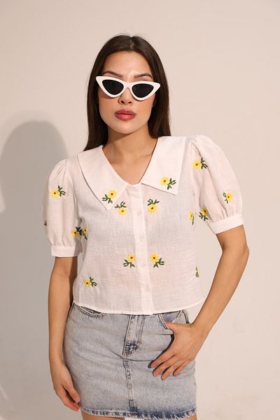 AURRARİ Cămașă albă din in cu mânecă scurtă cu model margarete