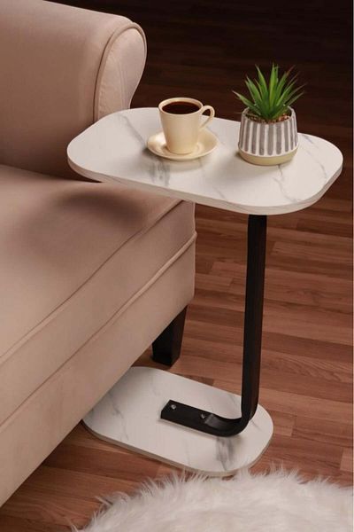 Un Versatile side table with a stylish and practical design for homes and offices