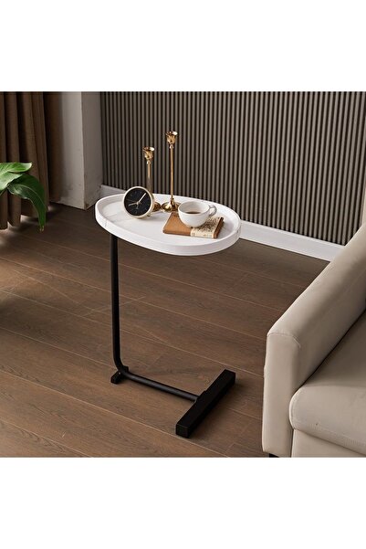 Un “Stylish and versatile side table with a modern design.”