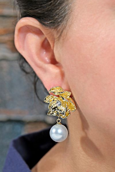 ÖZÜM TAKI Women's Hanging Flower Model Pearl Earrings Gold