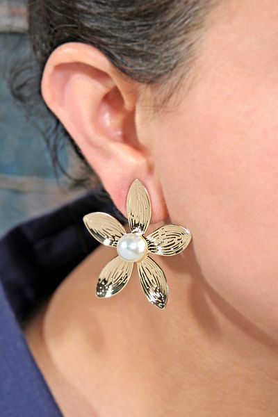 ÖZÜM TAKI Women's Flower Model Pearl Detail Earrings Gold