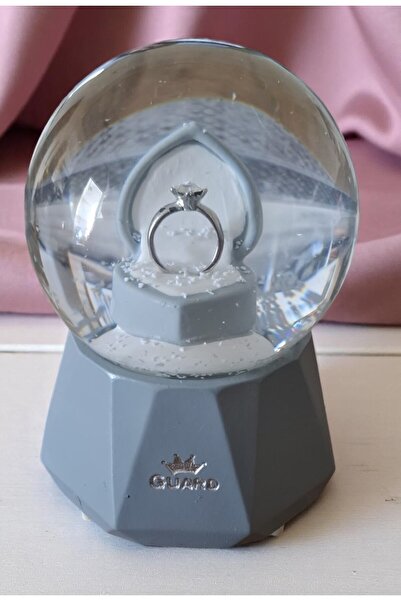 Home KERVANIM TEK TAŞ PIRLANTA YÜZÜKLÜ IŞIKLI MÜZİKLİ PÜSKÜRTMELİ BÜYÜK BOY K...