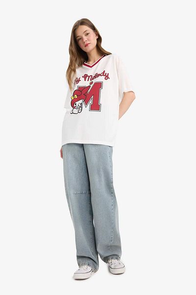 DeFacto Coool Hello Kitty Oversize Wide Fit V-Neck Printed Jersey Fabric Short Sleeve T-Shirt F5163Ax25Sm