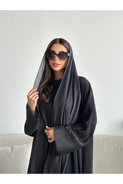outline Elegant everyday abaya with an A-line cut and summery blackberry fabric