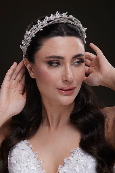 Hayalperest boncuk Sparkling Crystal and Stone Embroidered Bridal Tiara - Royal Elegance