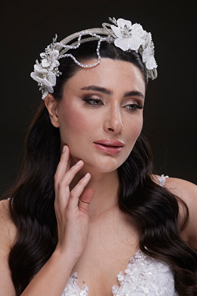 Hayalperest boncuk Eye-Catching Bridal Tiara - Crystal Weave and Large Flower Motif