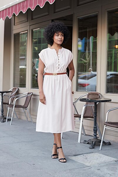 Jument Γυναικείο φόρεμα με απαλή υφή από μεταξένιο ύφασμα με λαιμόκοψη, ελαστική μέση, κουμπιά μπροστά και μήκος μέχρι το γόνατο-πέτρα