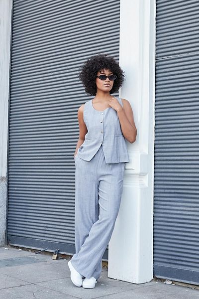 Jument Women's Linen Look Lycra-Free Fabric Underwire Collar Flato Pocket Buttoned Vest-Grey