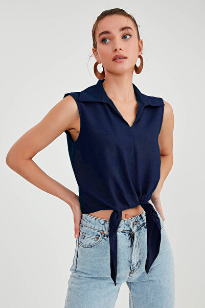 Vitrin Bluză cu mâneci scurte și legătură în față