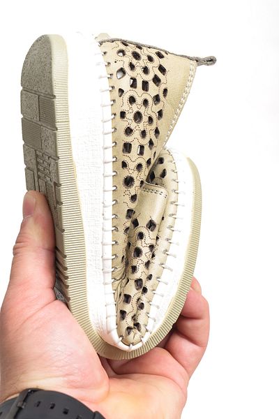StWenn Genuine Leather Perforated Flower Patterned Comfortable Daily Shoes