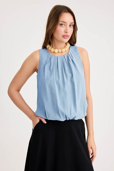 Vitrin Pleated Front Zero Sleeve Skirt Hem Elastic Blouse