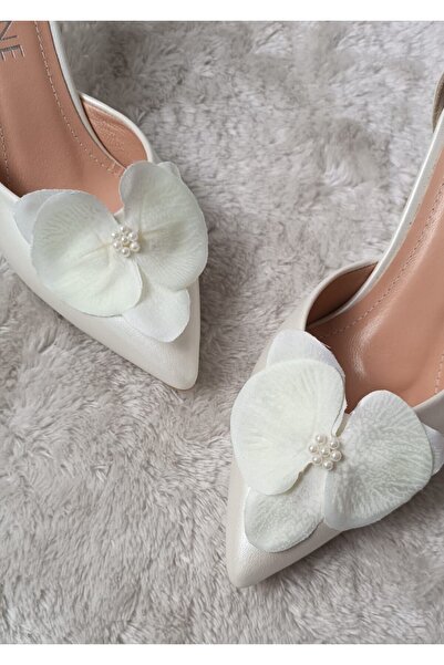 RUXENE İZEL BEYAZ İNCİ ÇİÇEK DETAYLI SİVRİ BURUN 8 CM KADEH TOPUK GELİN AYAKKABISI