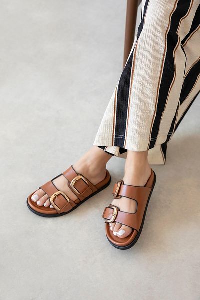 STRASWANS Harden Women's Buckle Detail Daily Comfort Leather Slippers Brown