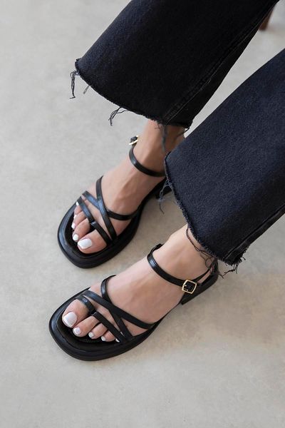 STRASWANS Moniy Women's Flip Flops Wrinkled Leather Sandals Black