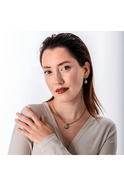 Atelier LEO Handmade Jewellery طقم مجوهرات كلاسيكي على شكل زهرة وردية مصنوع يدويًا من حجر الكريستال النحاسي لا يسبب التلطيخ