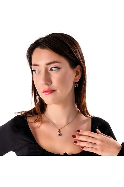 Atelier LEO Handmade Jewellery مجموعة مجوهرات نسائية مصنوعة يدويًا من حجر الكريستال المقاوم للبهتان من هارموني ميني فلاور أنثراسايت نحاسية