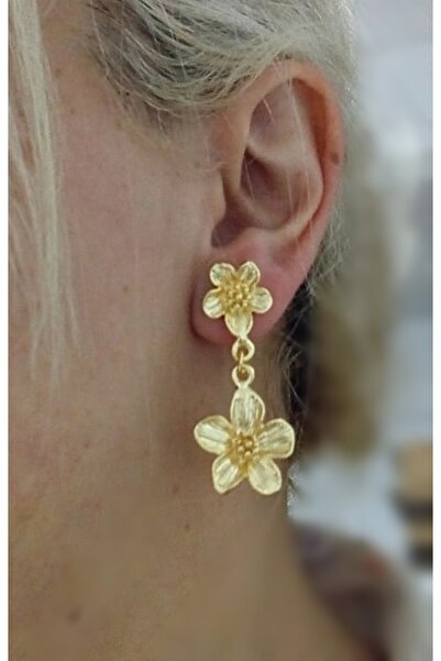 mos&more Gold Sallantılı Çiçek Kadın Küpe