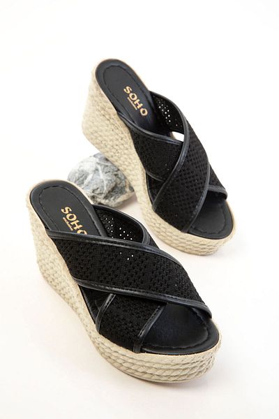 SOHO Schwarze Damenschuhe mit Keilabsatz 20670