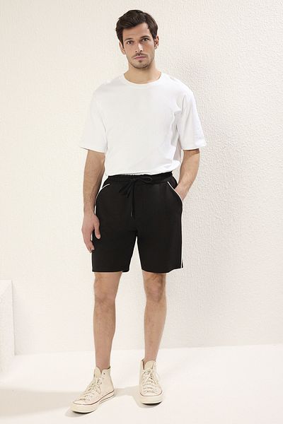 Trendyol Collection Μαύρο σορτς και βερμούδες - κανονική εφαρμογή TMNSS25SR00024