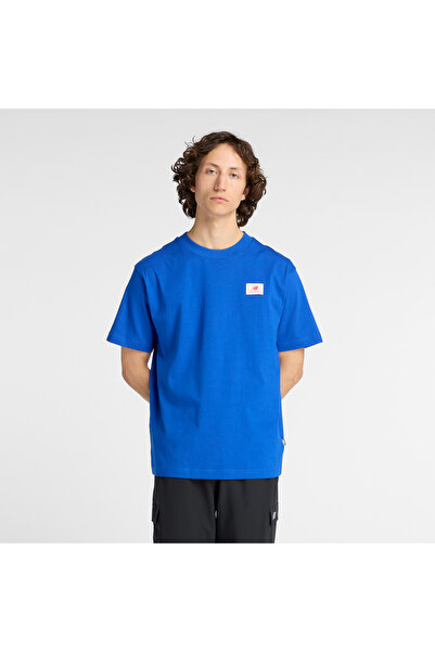 New Balance تي شيرت بملصق منسوج