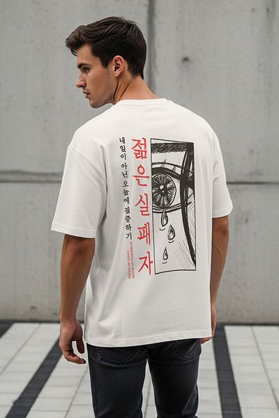 Trendyol Collection Ecru Oversize/Wide Cut T-Shirt aus 100 % Baumwolle mit Anime-Rückendruck TMNSS23TS00156