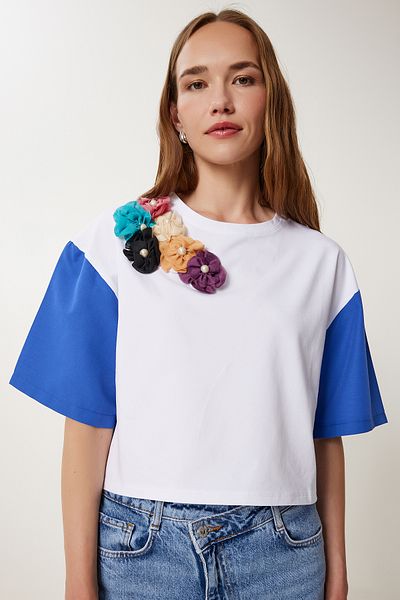 Happiness İstanbul Blaues, weißes, detailliertes Crop-Strick-T-Shirt für Damen TP00085