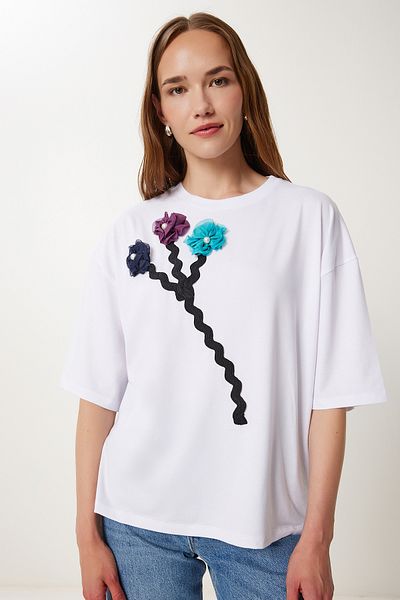Happiness İstanbul Women's White Flower Detailed Back Low-Cut Knitted T-Shirt Tp00086