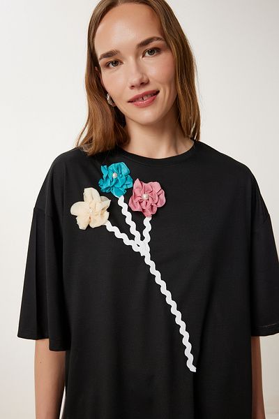 Happiness İstanbul Women's Black Floral Detailed Back Low-Cut Knitted T-Shirt Tp00086