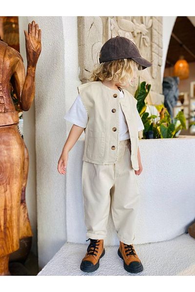 2kids2mom Vestă din denim, tricou alb și pantaloni crem Set de 3 piese unisex de sărbători