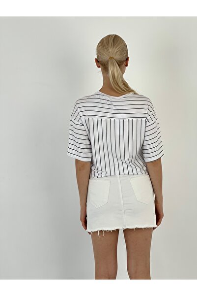 Miss Poem Γυναικείο μπλουζάκι με τύπωμα με μαύρες ρίγες σε λευκό χρώμα