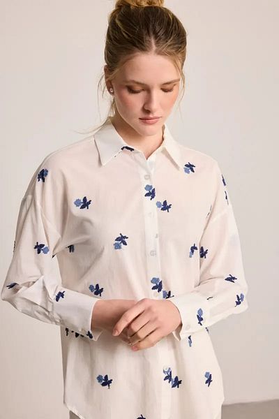 Gusto Cămașă din bumbac cu broderie florală - albă