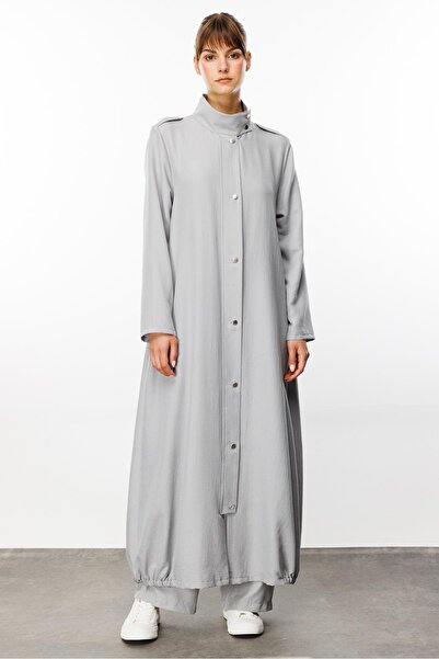 Micca Spoza İpekçe Doku Düğme Aksesuarlı Çok Yönlü Kullanım İmkanı Sunan Kap  Elbise Ferace-Gri