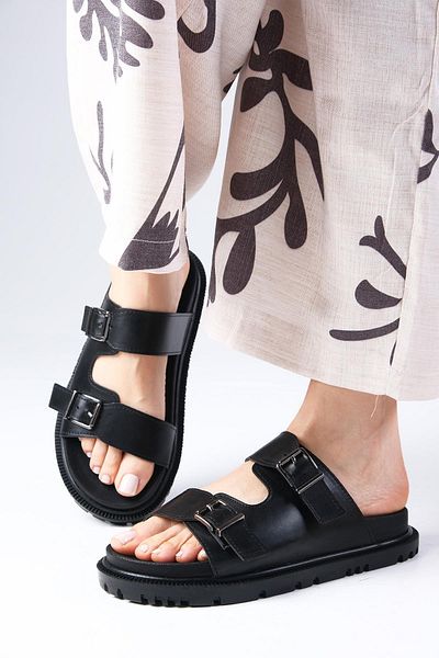 Mio Gusto Dámské letní denní pantofle Reese Black Color Flat Bottom