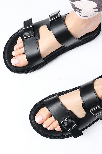Mio Gusto Dámské letní denní pantofle Reese Black Color Flat Bottom