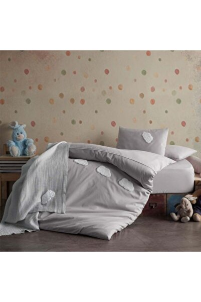 Class Home Collection Σετ βρεφικά κλινοσκεπάσματα και κουβέρτα μουσελίνας με ανάγλυφα κεντήματα, Cloud Grey
