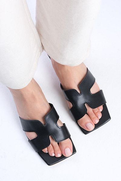 Mio Gusto Margo Black Blunt Toe Women's Slippers