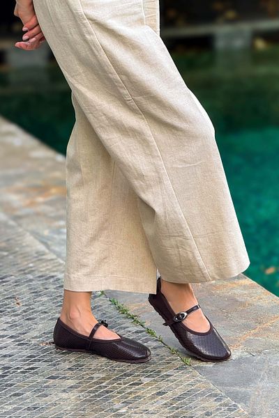 NİŞANTAŞI SHOES Brązowe matowe baleriny damskie z paskiem w kolorze Bonbon i płaską podeszwą
