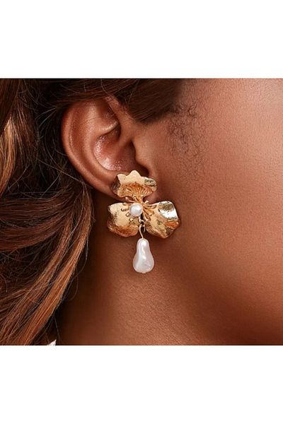 SE Jewellery Collection Selin Ersoy Gold Colored Flower Form Pearl Earrings