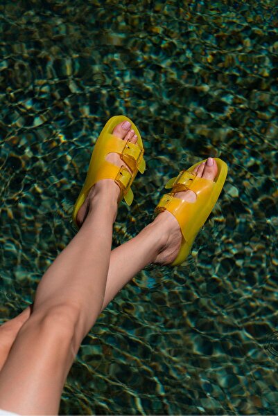 NİŞANTAŞI SHOES Marlowe Transparent Yellow Double Buckle Detail Flat Sole Women's Slippers