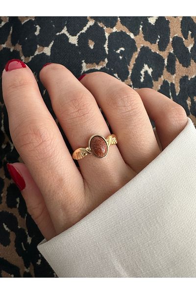 ringbox Brown Oval Stone Wing Ring