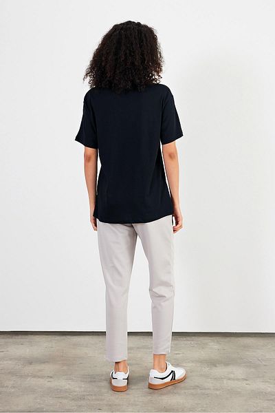 VENA Tricou de damă Vena Jeans, cu imprimeu negru, cu decolteu rotund, cu croiala normală