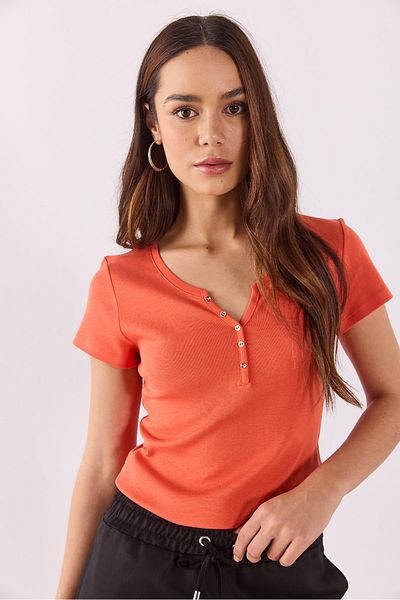 VENA Matilda Button Detailed Fitted T-Shirt - Coral