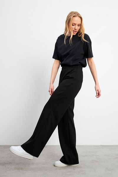 VENA Jovie Soft Textured High Waist Wide Leg Pants (Cupro) - Black