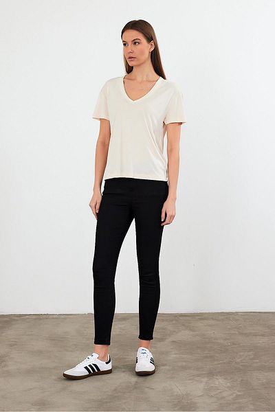 VENA Μπλουζάκι Nola Soft Textured V-Neck Regular Fit (Cupro) - Οστέινο