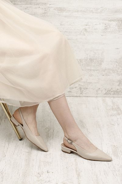 GÖNDERİ(R) Women's / Girls' Skin Blunt Toe Open Back Shoes