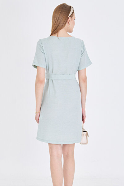 armonika Dámské mátové šaty s knoflíčky se zapínáním na pásek a výstřihem do V, paže-23y001026