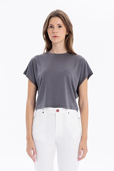 GMG FIRENZE Γυναικείο μπλουζάκι με λεπτομέρεια με λαιμόκοψη και μανίκια overs...