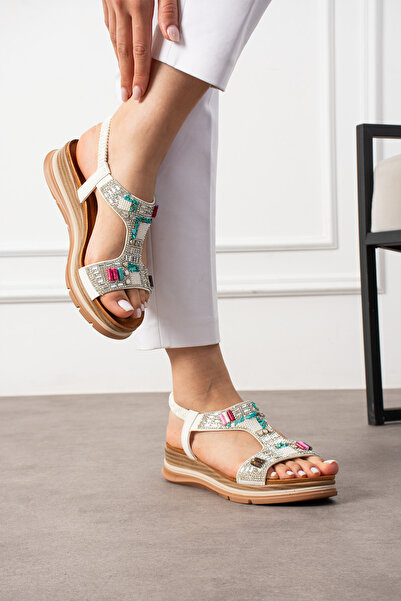 MERVESTORE DOLGU TOPUK BONCUK DETAY KADIN SANDALET